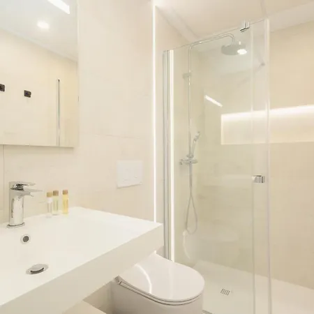 Brand-new Beachside Apartment, With Spacious Terrace And Exceptional Amenities, In Fuengirola