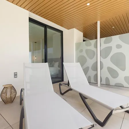 Brand-new Beachside Apartment, With Spacious Terrace And Exceptional Amenities, In Apartment *